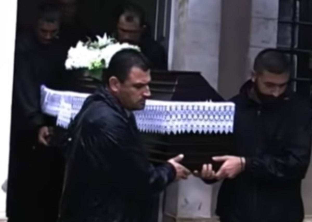 Κρήτη: Συγκίνηση στην κηδεία του Γουόλτερ Λάσαλι – Για πάντα στην αγκαλιά της γης που αγάπησε [vid]