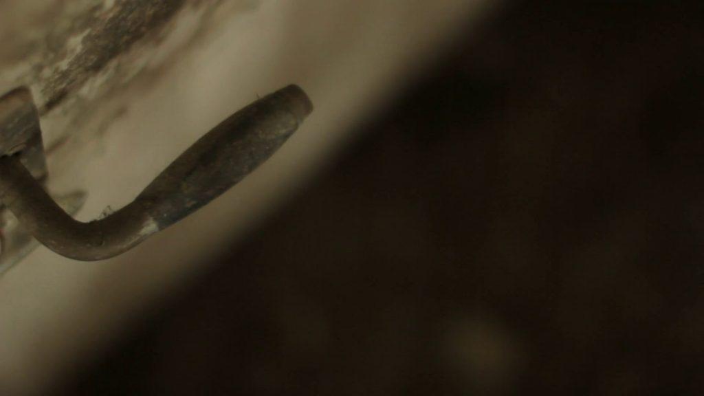 Κορυφαία ηθοποιός κλειδώθηκε για δύο ώρες στην τουαλέτα του θεάτρου! Την έβλεπαν από τις πολυκατοικίες και…