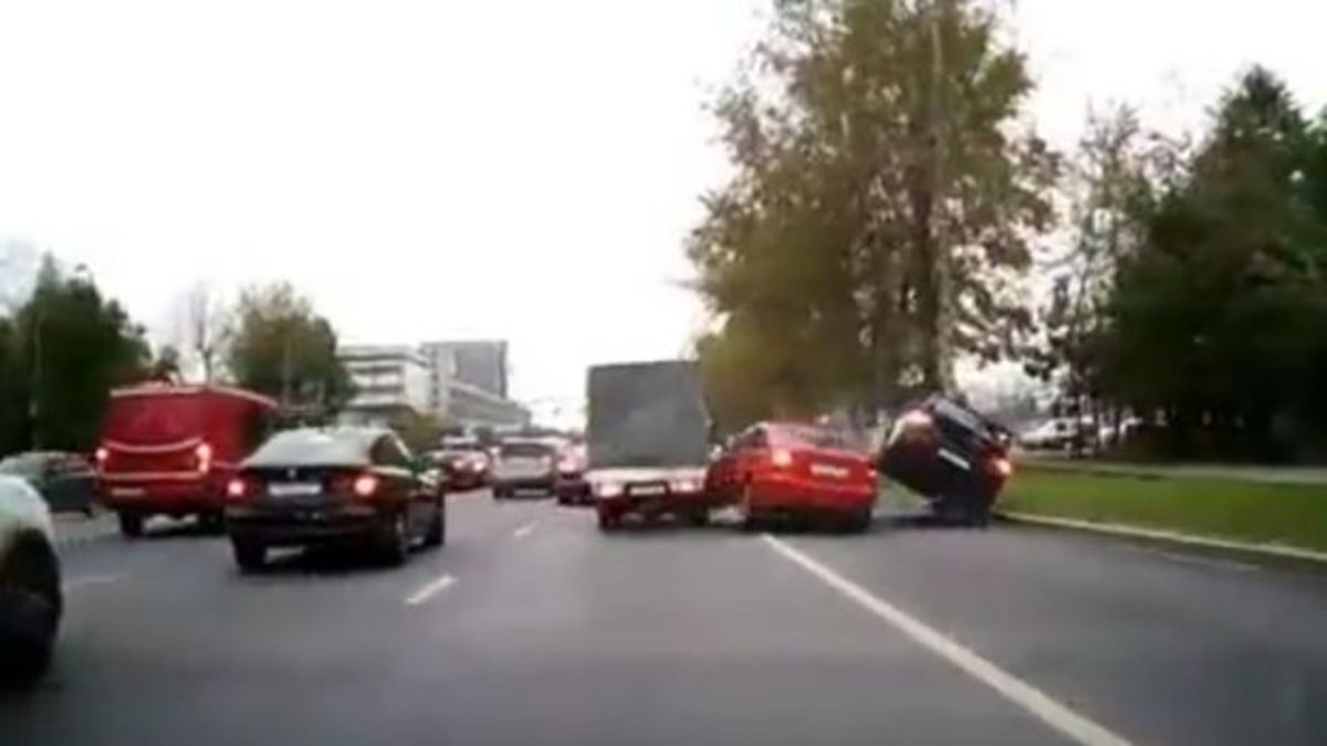 Να γιατί δεν πρέπει να αλλάζουμε βιαστικά λωρίδες όταν οδηγούμε! [vid]