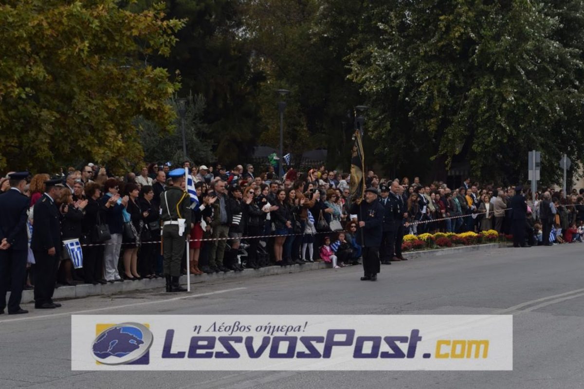 Μυτιλήνη: «Ο τελευταίος πολεμιστής» – O 96χρονος Αντώνης Αλεξανδρής στην παρέλαση [pics, vid]