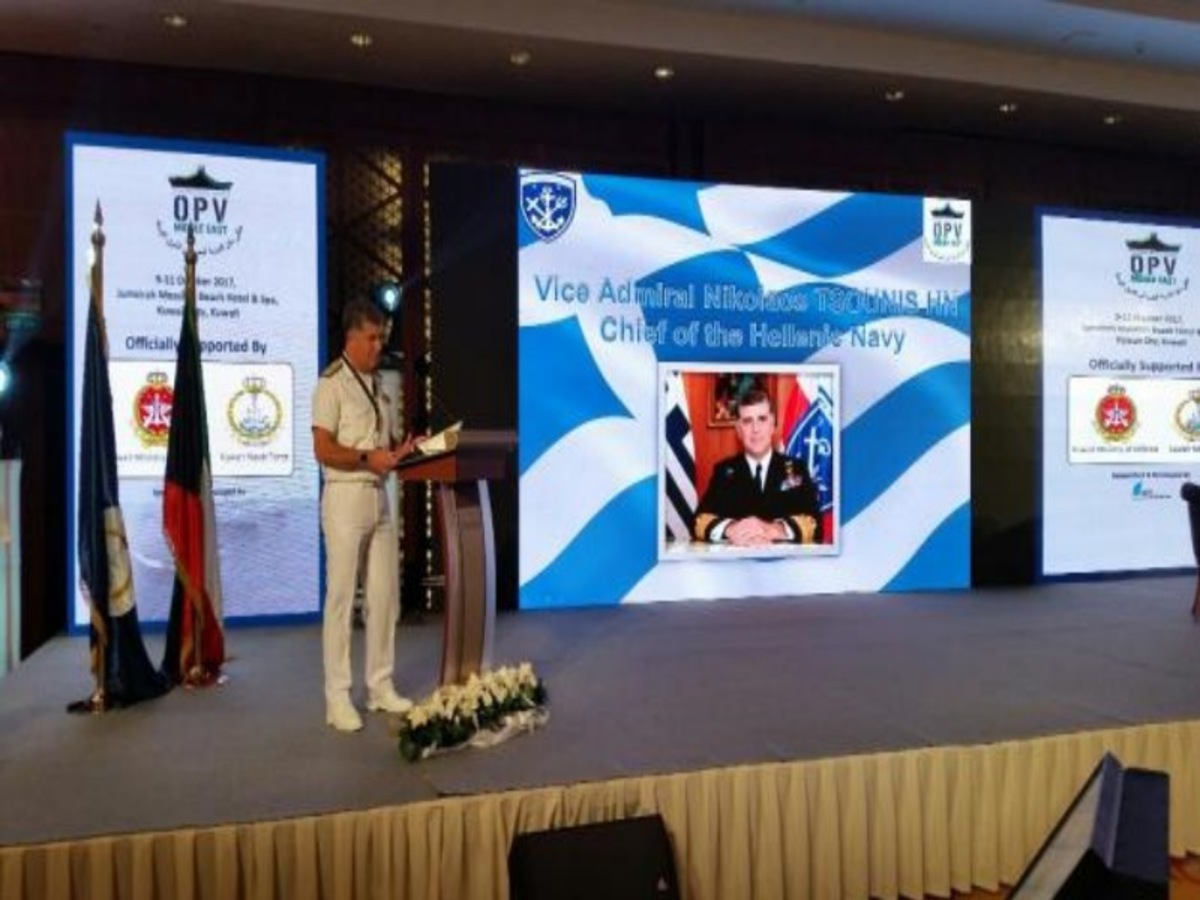 Ο Αρχηγός του Πολεμικού Ναυτικού σε ναυτική βάση στο Κουβέιτ [pics]