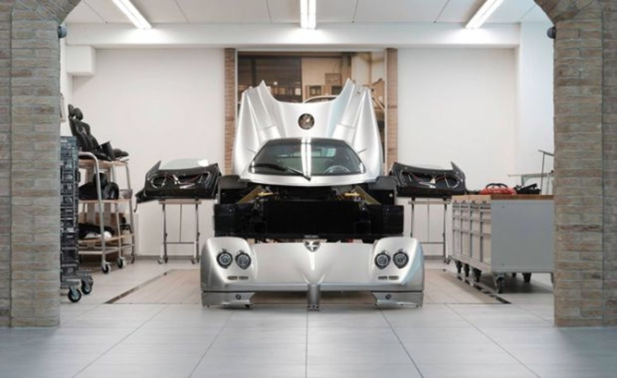 Pagani: Υπηρεσία αποκατάστασης των παλιών της μοντέλων