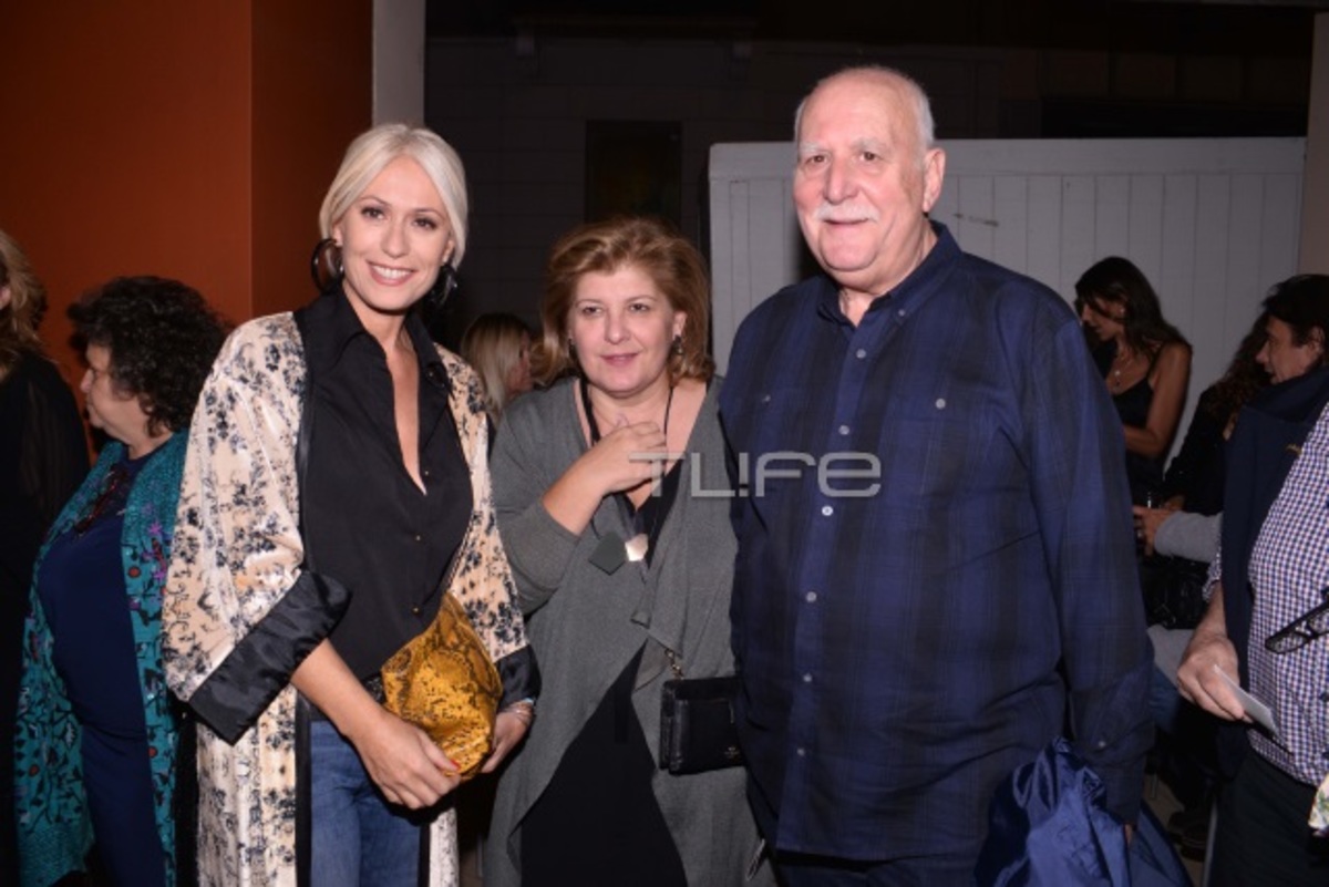 Γιώργος Παπαδάκης: Σπάνια εμφάνιση με την σύζυγό του στο θέατρο! [pics]