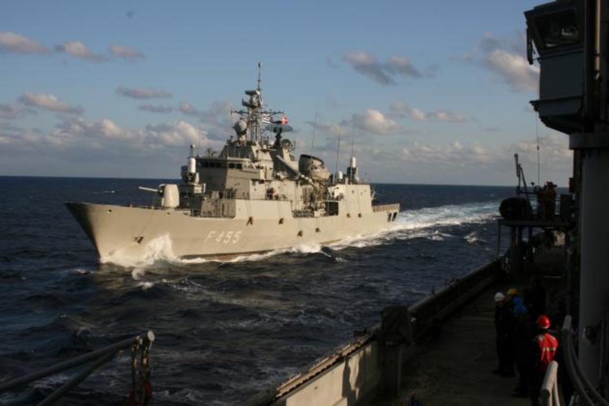 Ο Αρχηγός του Πολεμικού Ναυτικού στη φρεγάτα ΣΑΛΑΜΙΣ για την άσκηση Παρμενίων [pics]