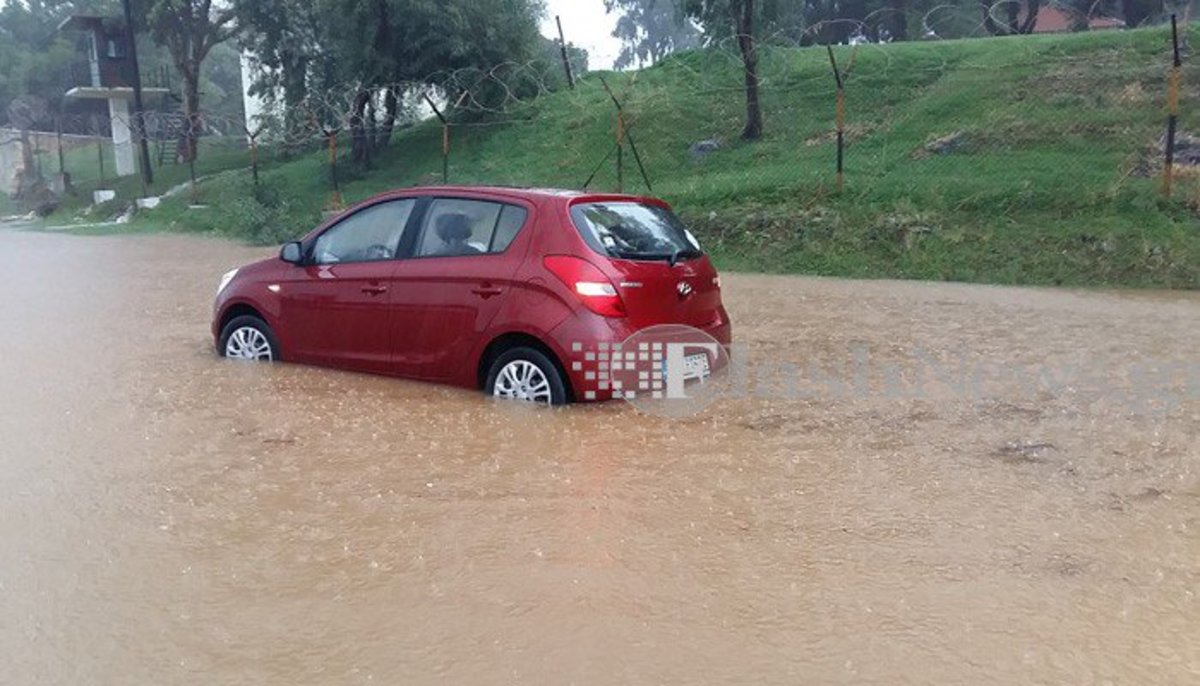 Χανιά: Υδροστρόβιλος, πλημμύρες και προβλήματα – Ο Δαίδαλος περνάει και σαρώνει την πόλη [pics, vids]