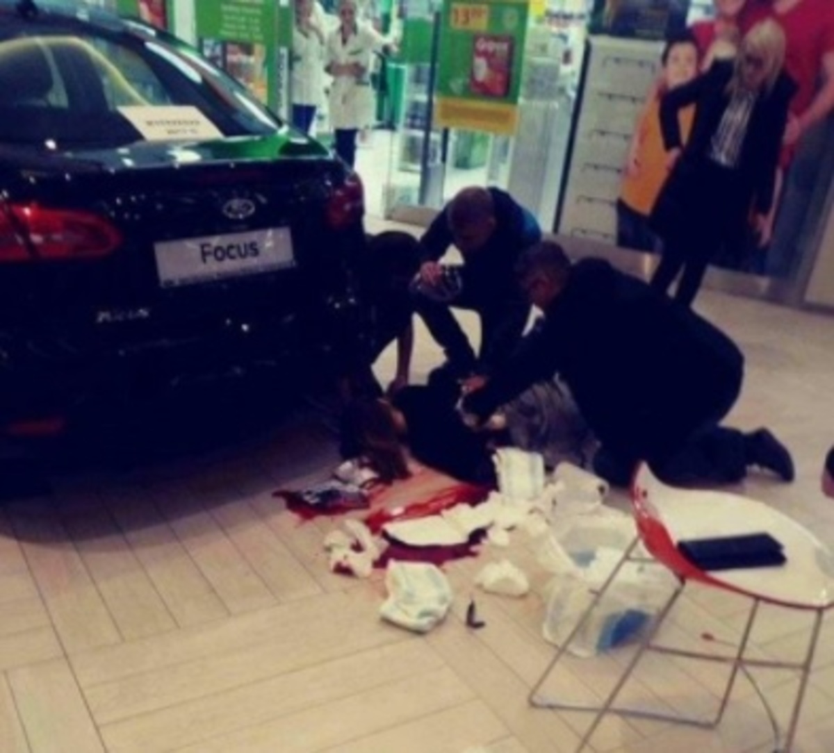 Τρόμος! Επίθεση με μαχαίρι σε μεγάλο mall- Ένας νεκρός και οχτώ τραυματίες