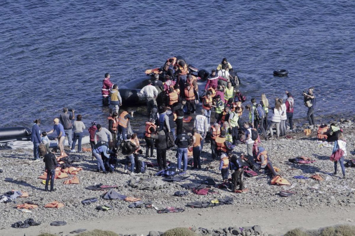 Πάνω από 1.800 μετανάστες και πρόσφυγες μέσα σε 15 ημέρες στα ελληνικά νησιά