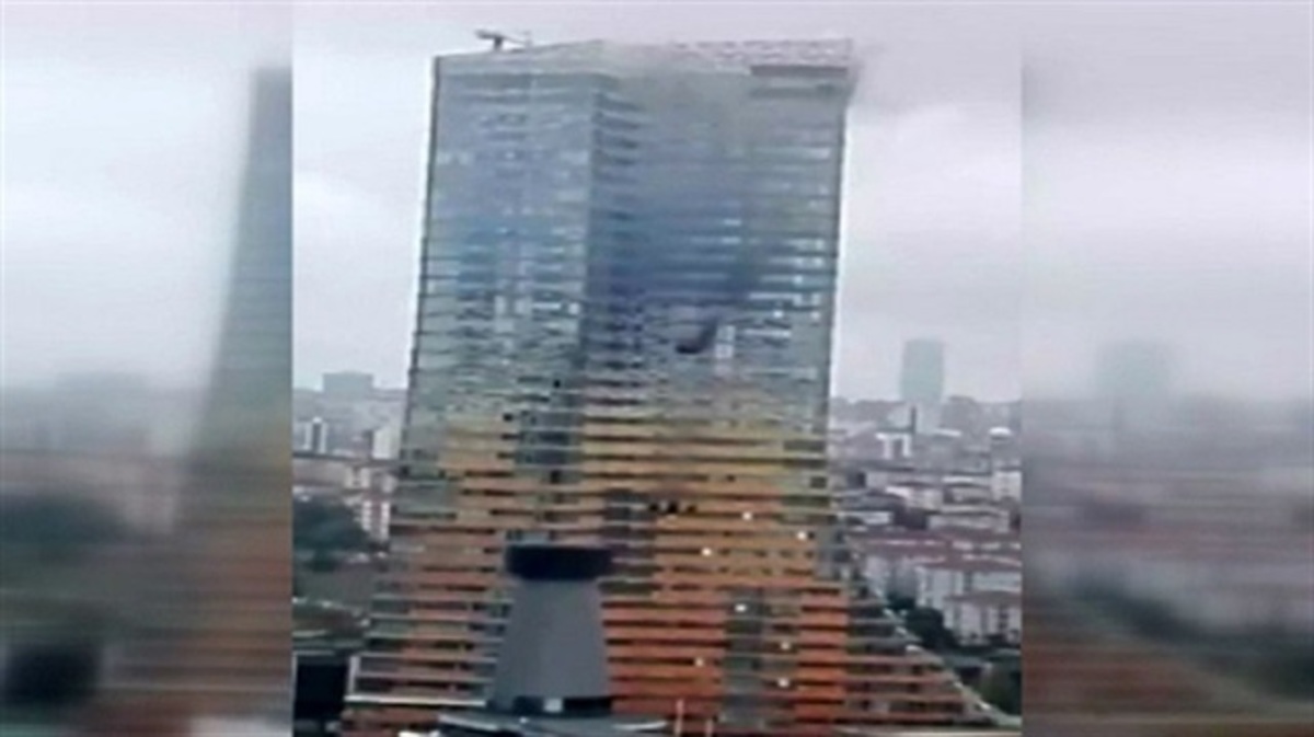 Μεγάλη φωτιά σε ουρανοξύστη στην Κωνσταντινούπολη