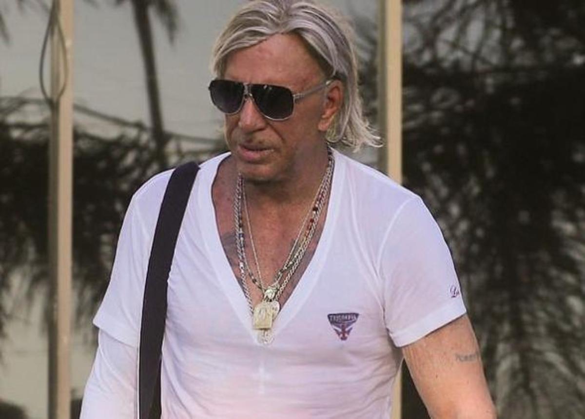 Ο Mickey Rourke ποζάρει με τον πλαστικό χειρουργό του, αμέσως μετά την πλαστική! [pics]