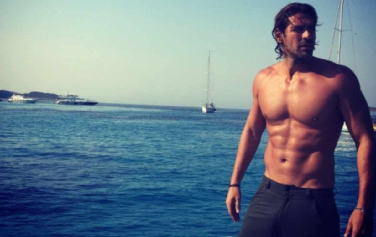 Γιάννης Σπαλιάρας: Θυμήθηκε το θάνατο του Χιου Χέφνερ μετά από 12 μέρες! Επική ανάρτηση!