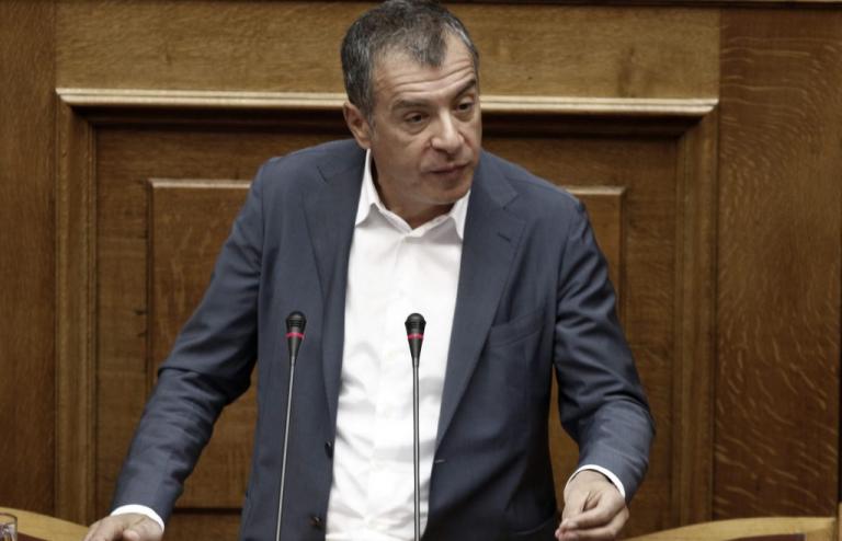 Θεοδωράκης: Με τα συλλαλητήρια δεν λύνονται τα προβλήματα