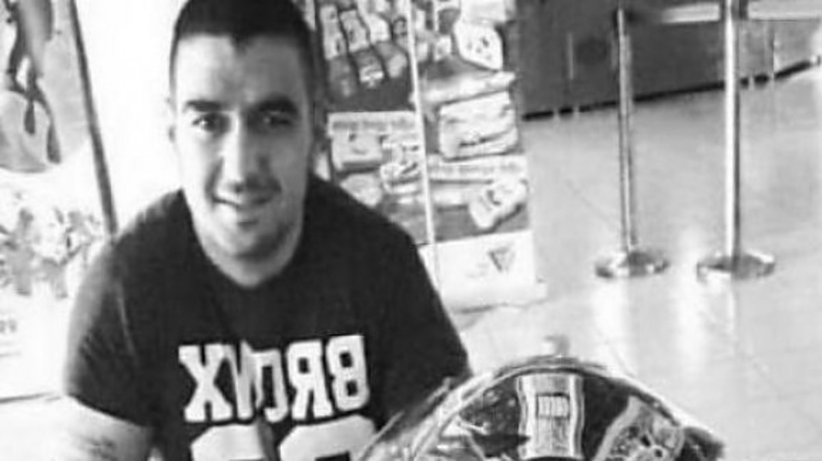 Συγκλονίζει το βίντεο γνωστής τραγουδίστριας στον τάφο του αδικοχαμένου φίλου της [vid]