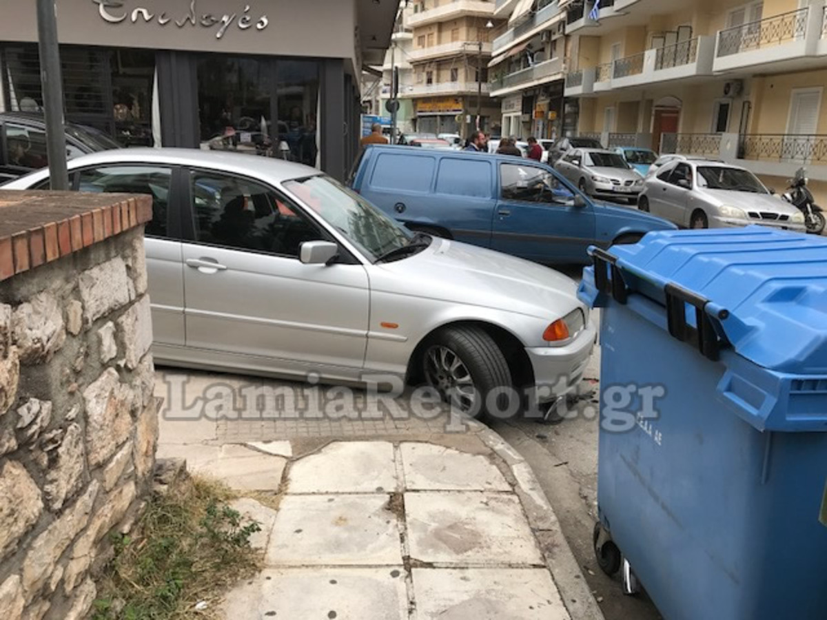 Λαμία: Τραυματισμός πεζής μετά από τριπλή καραμπόλα – Αυτοψία στο σημείο του ατυχήματος [pics]