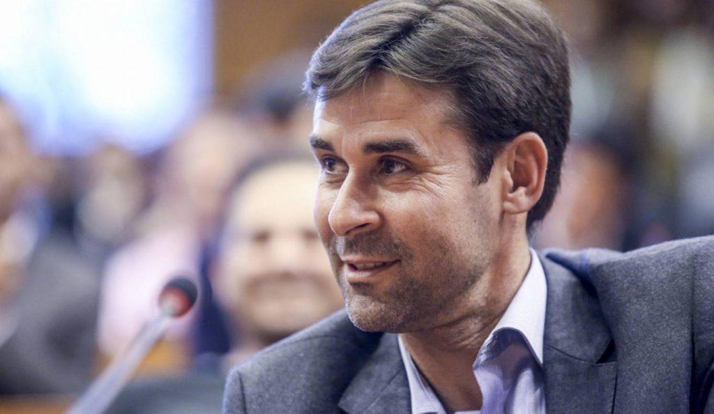 «Εύχομαι στον Βασίλη Τσιάρτα να γεννήσει ερμαφρόδιτα παιδιά, ομοφυλόφιλα παιδιά»!