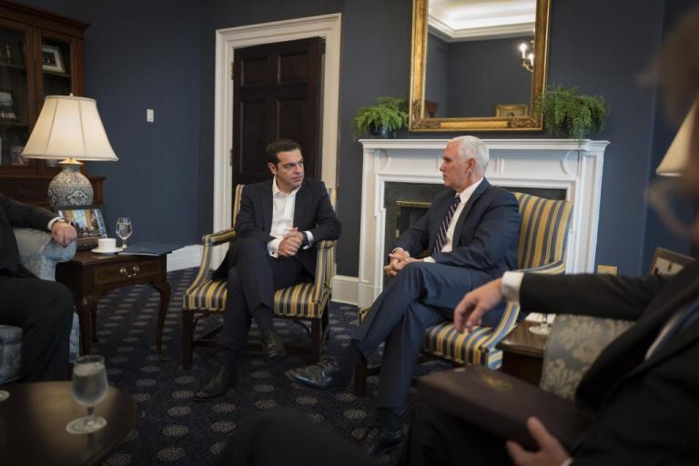 Συνάντηση Τσίπρα με τον Mike Pence στον Λευκό Οίκο – Το “tweet” του πρωθυπουργού [pics]