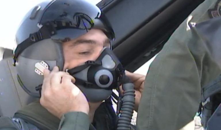 Ο Αλέξης Τσίπρας με στολή πιλότου! Πέταξε με F16