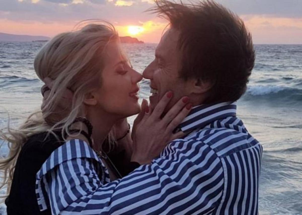 Στράτος Τζώρτζογλου:  Καυτά φιλιά με την 27χρονη σύντροφό του στη Μύκονο! [pics]