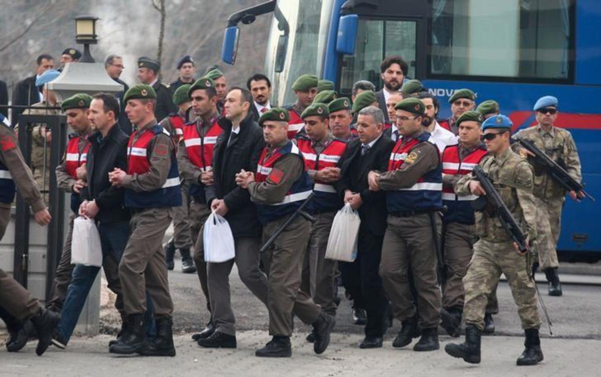 Τουρκία: Στρατιωτικοί αντιμέτωποι με 37 φορές ισόβια!