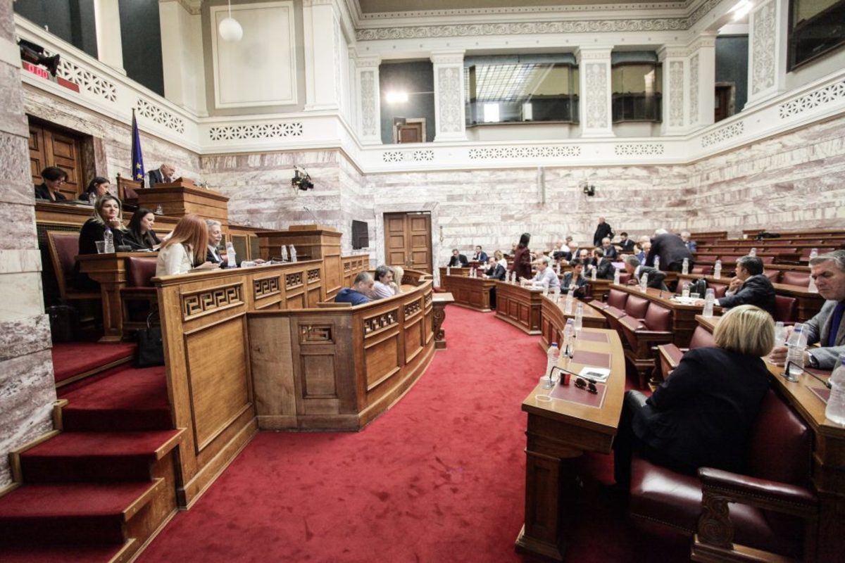 Βουλή: Πέρασε από την επιτροπή το νομοσχέδιο για αλλαγή φύλου στα 15