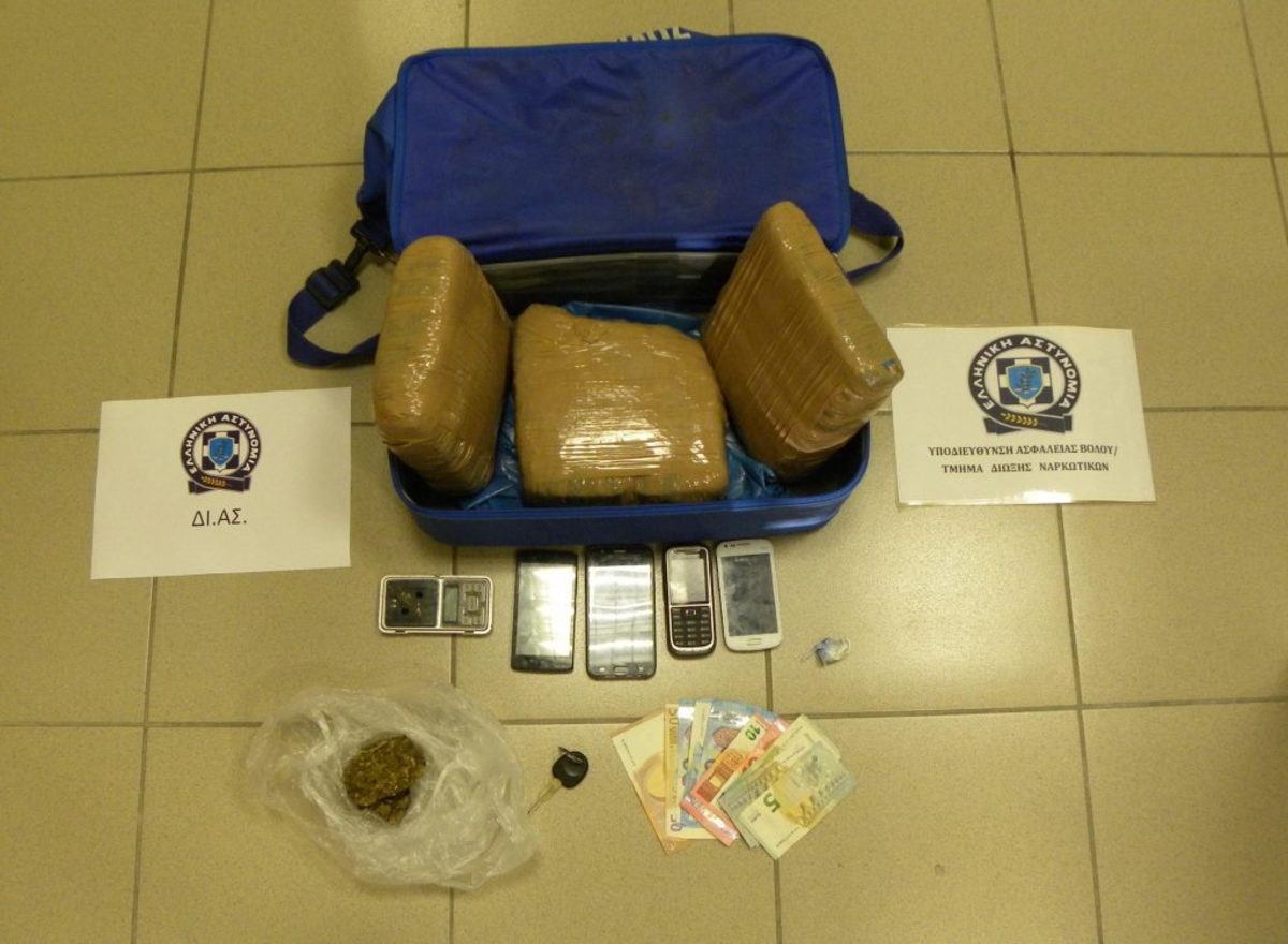 Βόλος: Τους έπιασαν με τρία κιλά κάνναβης – Τέσσερις συλλήψεις