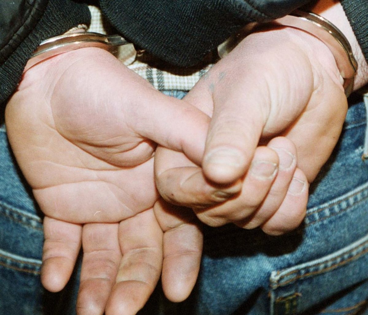 Τρίκαλα: Αντέδρασε σε δημοτικούς αστυνομικούς και… βρέθηκε με χειροπέδες