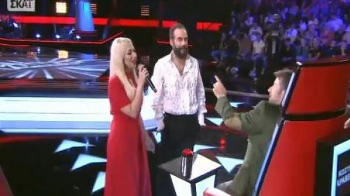 Voice: Γύρισαν και οι τέσσερις, αλλά η Κύπρια τους «έψησε το ψάρι στα χείλη» μέχρι να διαλέξει coach! [vids]