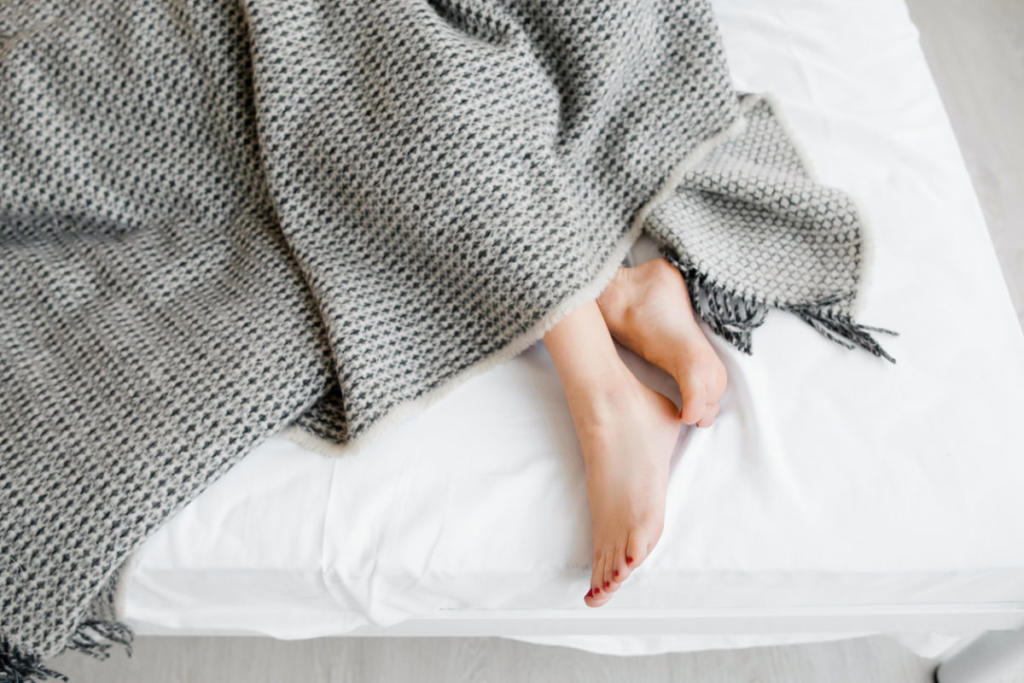 Ύπνος: Το “κόλπο” με τα πόδια σας για να κοιμηθείτε πιο εύκολα