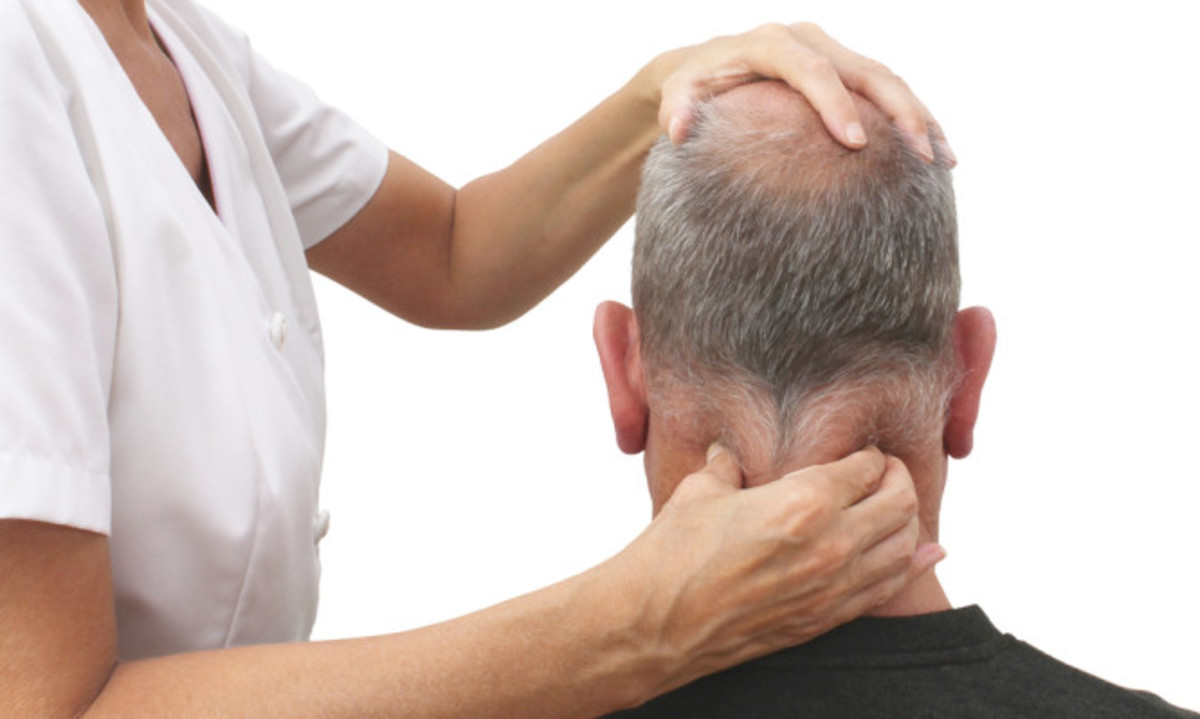 Πονοκέφαλος: Σε ποια σημεία να κάνετε μασάζ για να σας περάσει [εικόνες – παραδείγματα]