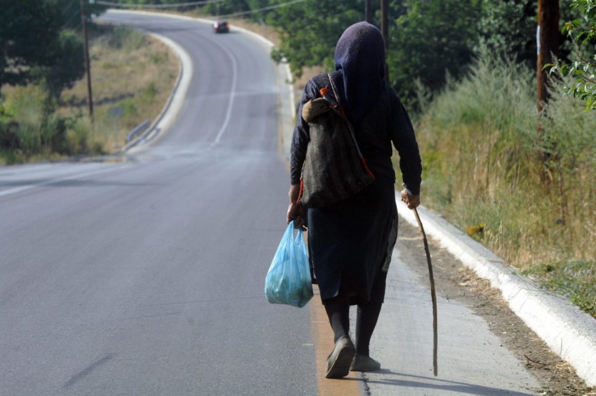 Εύβοια: Οι απατεώνες “έφαγαν πόρτα” από τη γιαγιά αλλά δεν το έβαλαν κάτω – Οι κινήσεις τους στη Χαλκίδα!