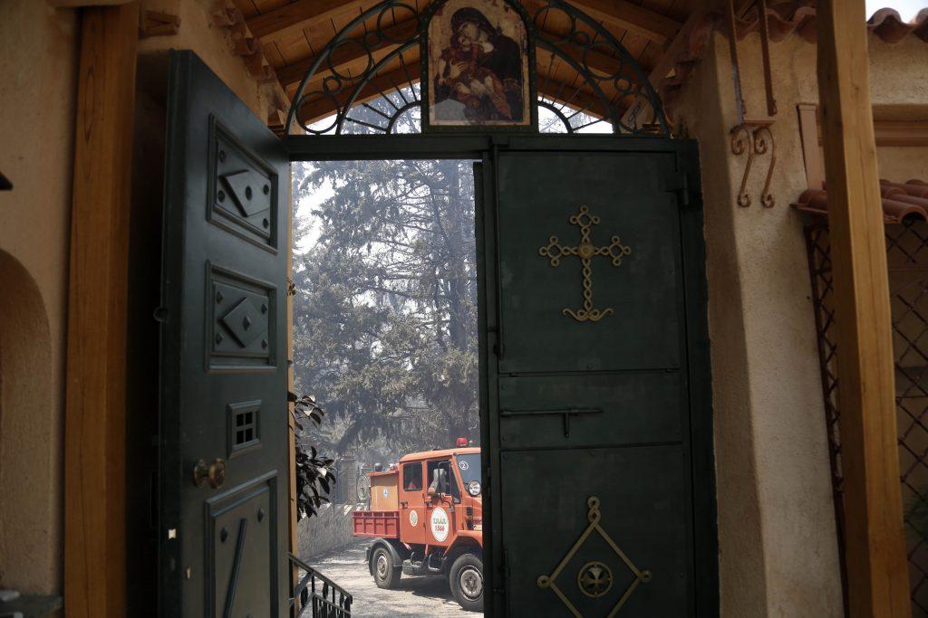 Χαλκιδική: Μεγάλη φωτιά σε ιστορικό μοναστήρι – Νύχτα τρόμου για μοναχούς στην Ολυμπιάδα!