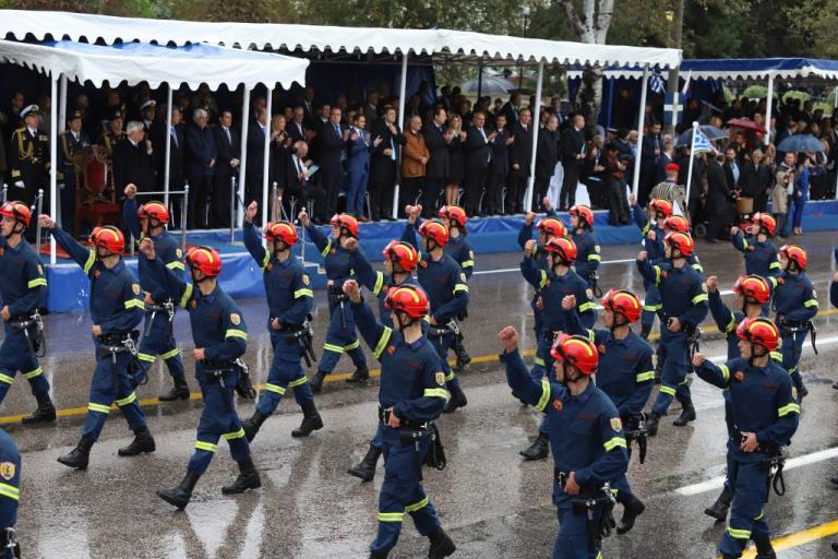 Θεσσαλονίκη: Καταγγελία για την παρέλαση της 28ης Οκτωβρίου – Η εξήγηση για τις εικόνες που είδαμε…