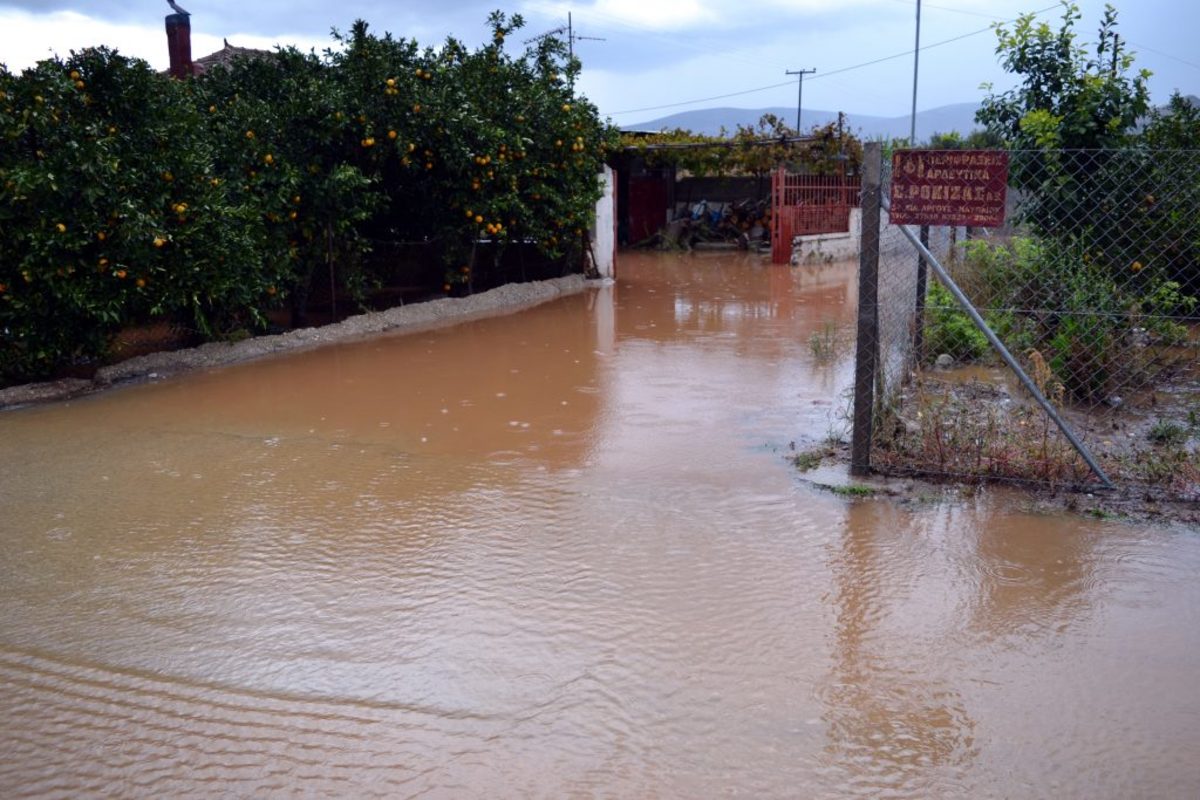 Αγριεύει ο καιρός – Πλημμύρες στο Ναύπλιο – Το πέρασμα της “Ευρυδίκης” [pics, vid]