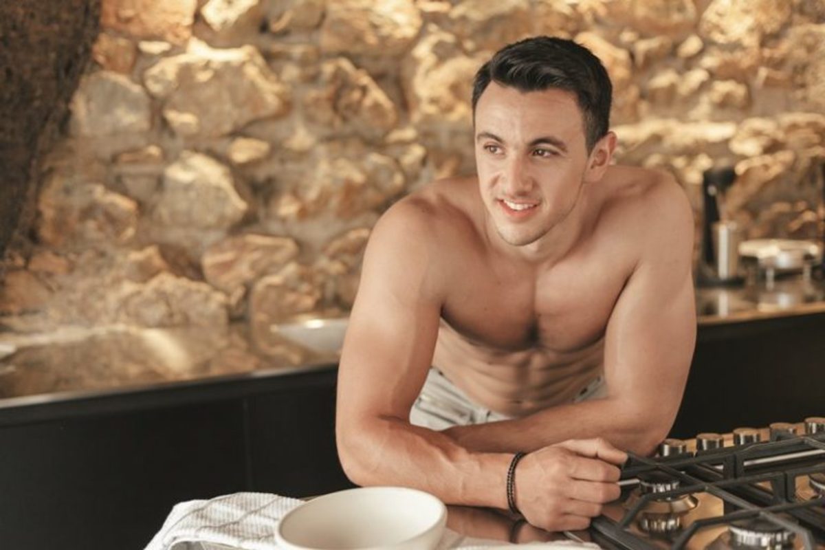 Αποκαλυπτική φωτογράφηση για τον Master Chef! Χωρίς τατουάζ, αλλά με κοιλιακούς “φέτες” ο Λάμπρος Βακιάρος