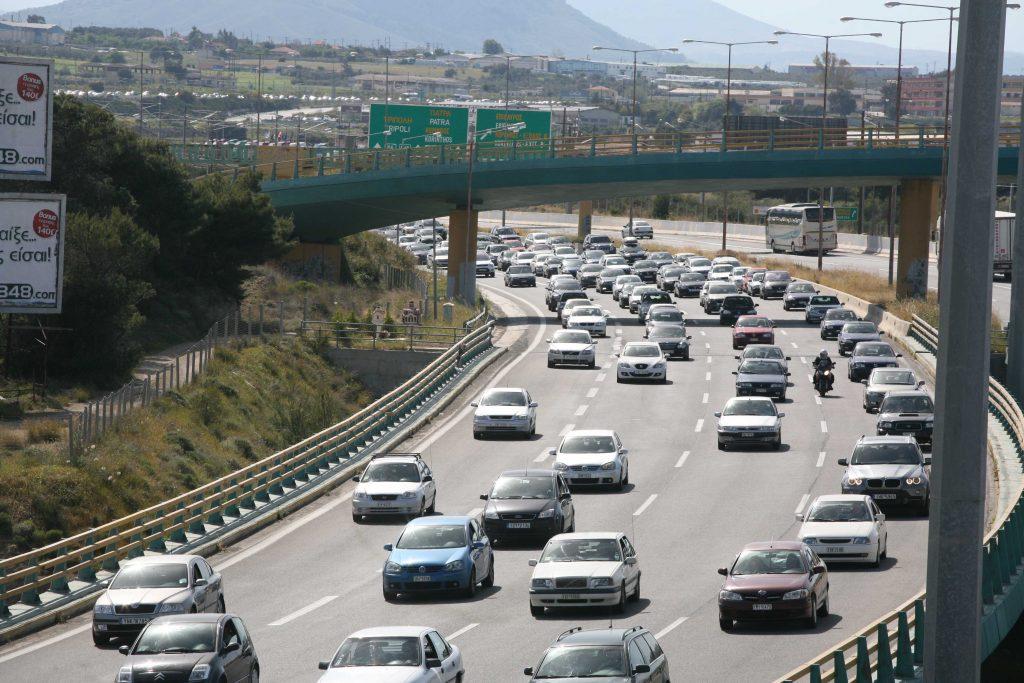 Τρελή ουρά στο ποτάμι – Καραμπόλα αυτοκινήτων έφερε μποτιλιάρισμα 10 χιλιομέτρων