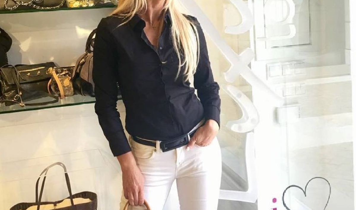 Έκανε αισθησιακή φωτογράφιση και πέταξαν το περιοδικό στο μαγαζί του μπαμπά της!