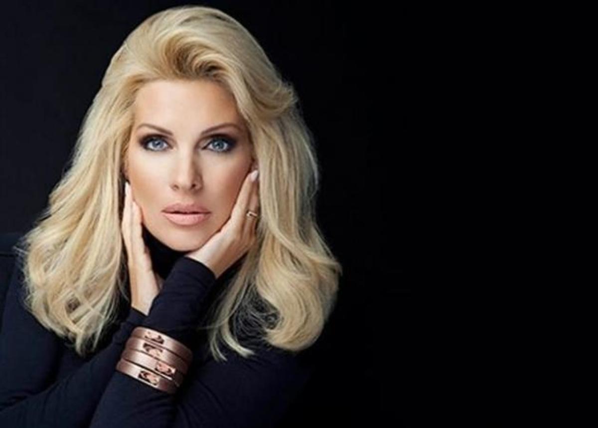 Ελένη Μενεγάκη: Αυτή είναι η φωτογραφία με το χριστουγεννιάτικο δέντρο που έριξε το Instagram!