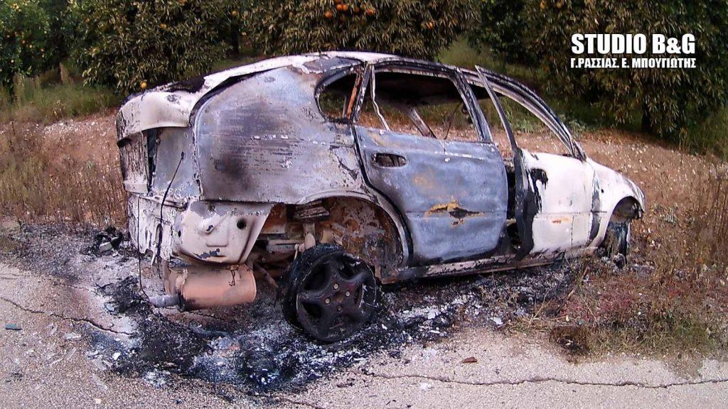 Έρευνες για αυτοκίνητο που βρέθηκε καμένο στην Αργολίδα [pics, vid]