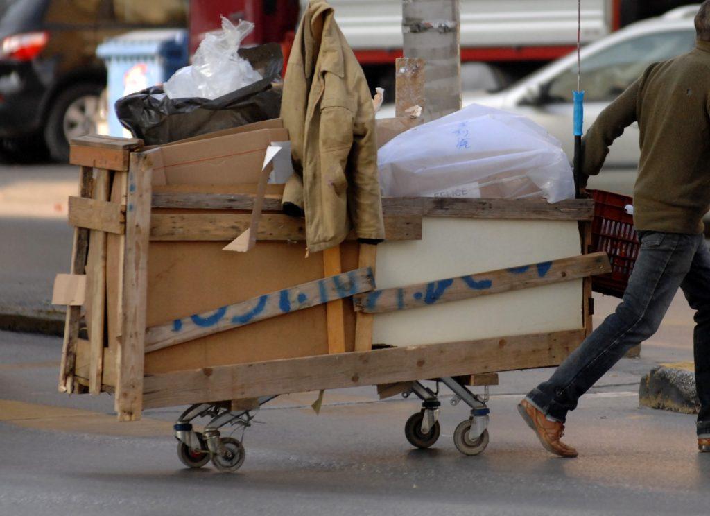 Θεσσαλονίκη: Κλήσεις και πρόστιμο σε όσους πετούν σκουπίδια και ρυπαίνουν δημόσιους χώρους