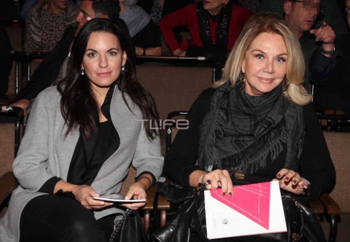 Αγάπη Πολίτη – Όλγα Κεφαλογιάννη: Κομψή εμφάνιση σε θεατρική βραδιά!