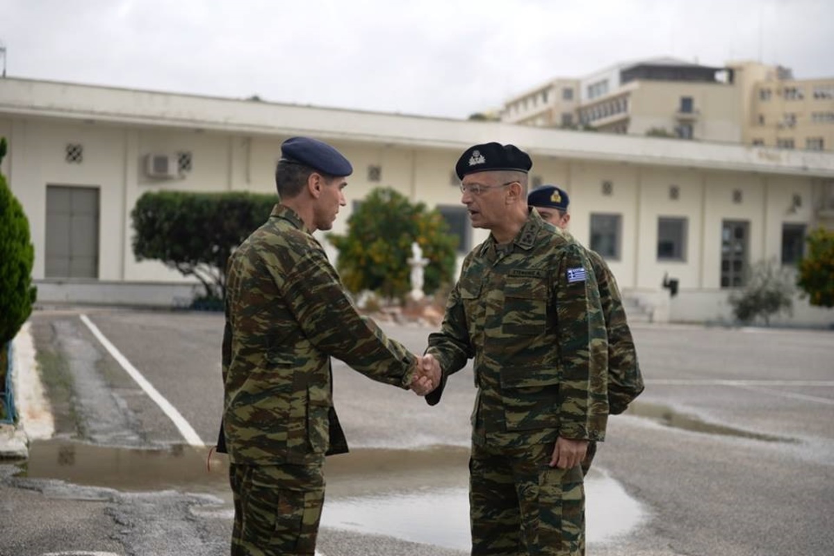 Ο Αρχηγός Στρατού στο 487 Τάγμα Διαβιβάσεων και στο Τυπογραφείο Ελληνικού Στρατού [pics]