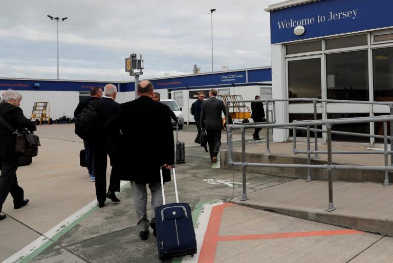 Κομισιόν: Η Γερμανία συμφώνησε να μην ταλαιπωρεί άλλο τους έλληνες στα αεροδρόμια