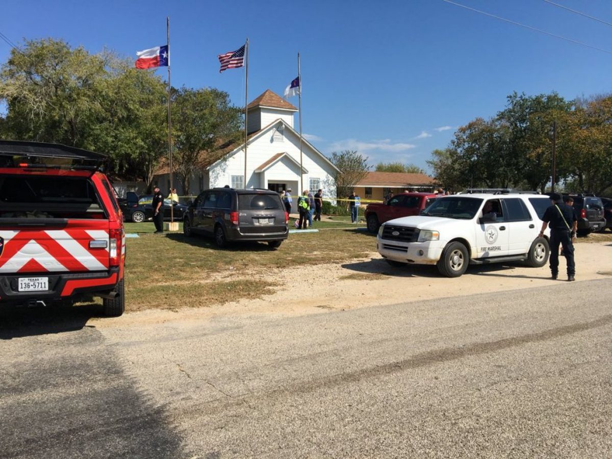 “Μακελειό” στο Τέξας! Τουλάχιστον 27 νεκροί από πυροβολισμούς σε εκκλησία [pics, vid]