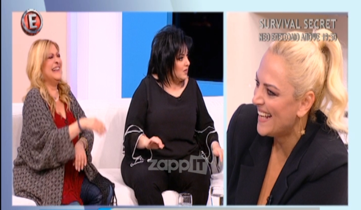 Τζόυς Ευείδη: Τι κάνει πίσω από την κουίντα την ώρα της παράστασης «Μπαμπά μην ξαναπεθάνεις Παρασκευή»;
