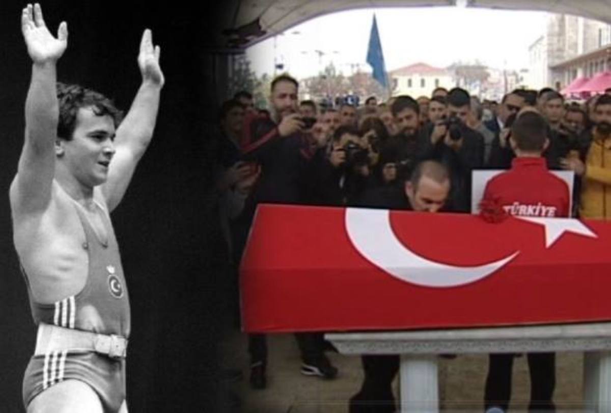 Συντετριμμένος ο Βαλέριος Λεωνίδης στην κηδεία του Σουλεϊμάνογλου! Φίλησε το φέρετρο και οι Τούρκοι τον αποθεώνουν