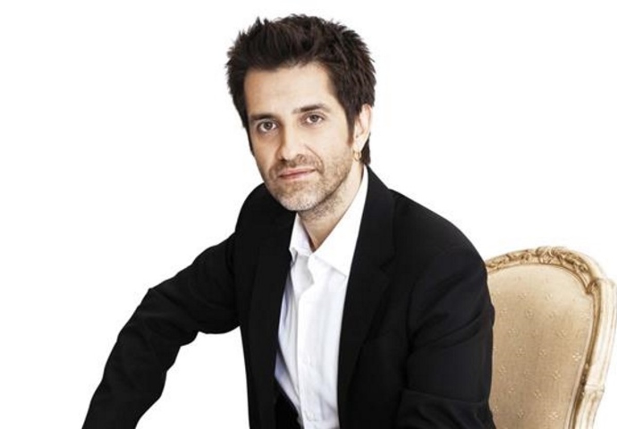 Τον συνέκριναν με τον Φοίβο και απαντά: «Μπορώ να τους κάνω να ντρέπονται και να καταπιούν το σάλιο τους»