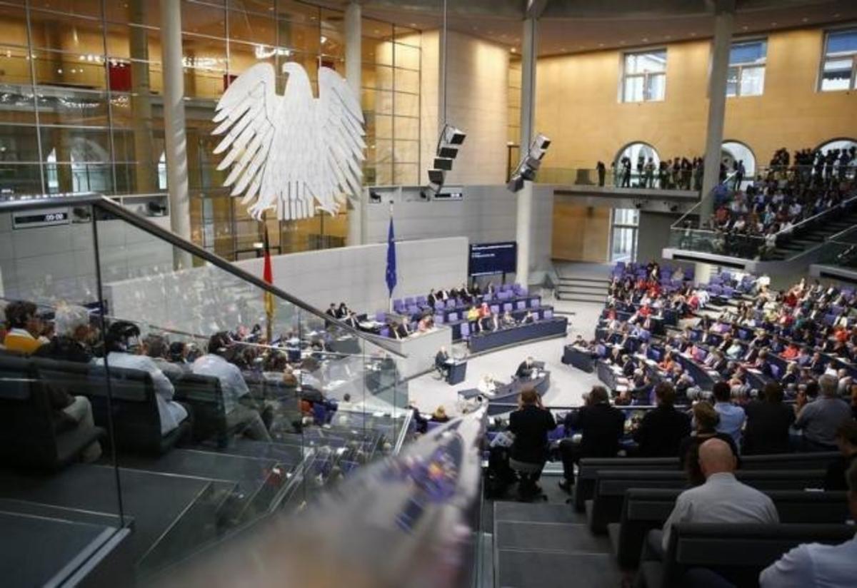 Γερμανία: Στενεύουν τα περιθώρια! Αύριο εκπνέει η προθεσμία για συμφωνία για σχηματισμό κυβέρνησης