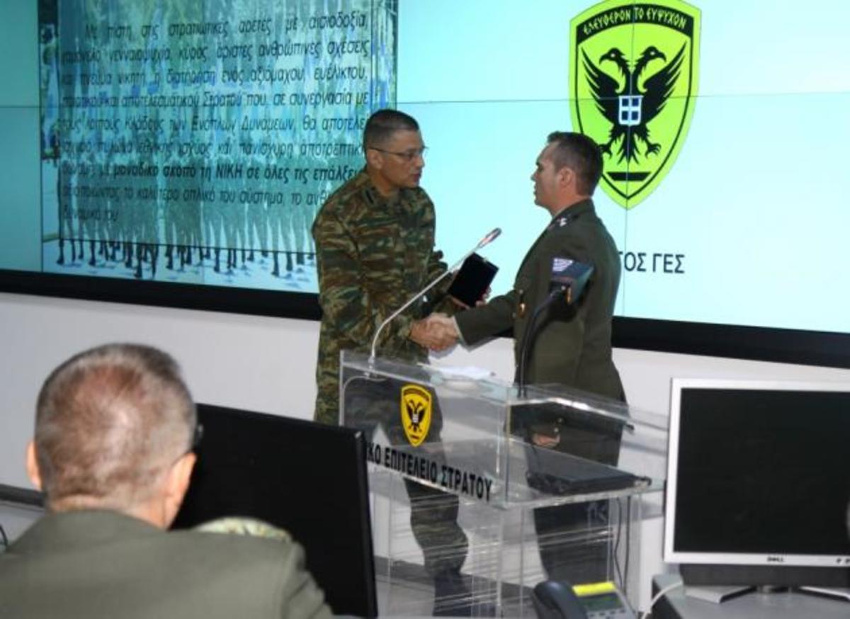 O Αρχηγός του Στρατού βραβεύει Υπολοχαγό για καινοτόμο εργασία!