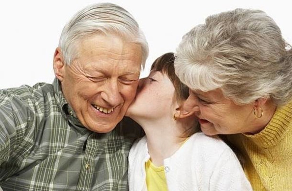 Γιαγιάδες και παππούδες «κακομαθαίνουν» τα εγγόνια τους