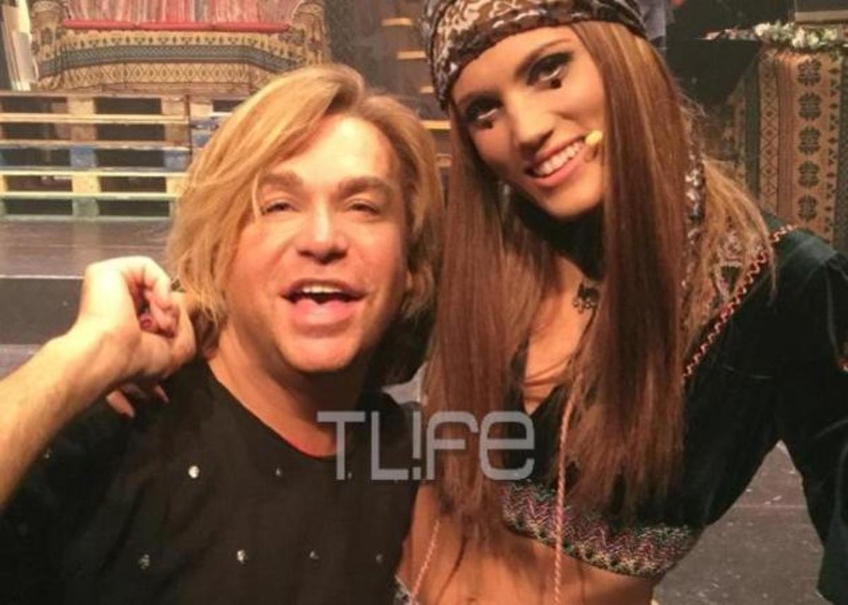 Έπιασε φωτιά η περούκα ηθοποιού στην παράσταση hair! Ο Τρύφωνας Σαμαράς έσπευσε για βοήθεια [pics]