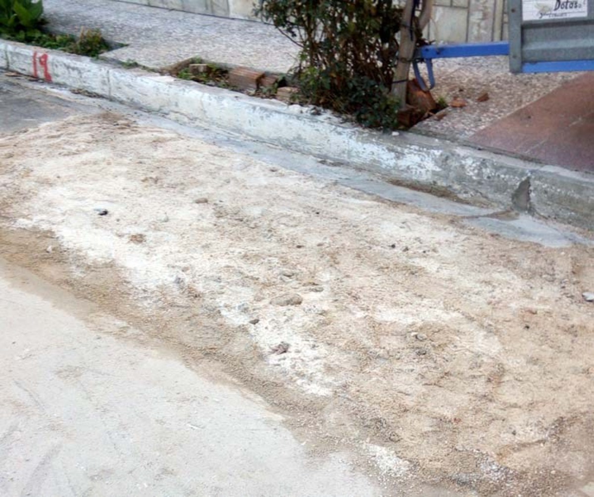 Λάρισα: Συνεννόηση… μπουζούκι – “Μόλις τελείωσε η ασφαλτόστρωση ξεκίνησε το σκάψιμο του δρόμου” [pics]